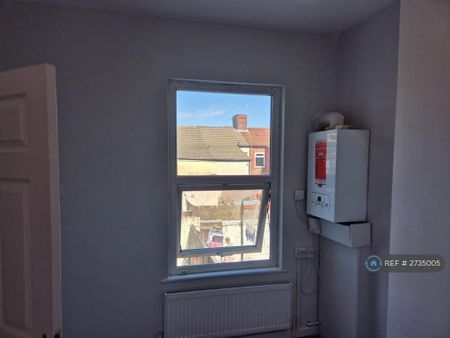 3 bedroom terraced house to rent - Photo 5