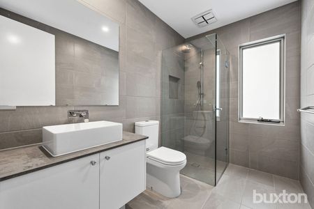 BRAND NEW LUXURIOUSLY APPOINTED 4BEDROOM HOME - Photo 4