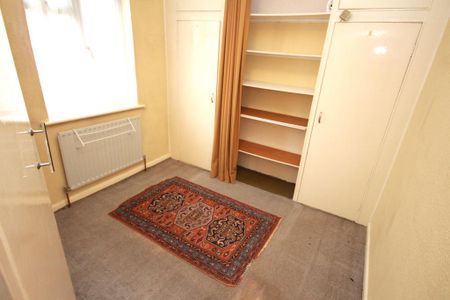 4 bedroom end of terrace house to rent - Photo 3