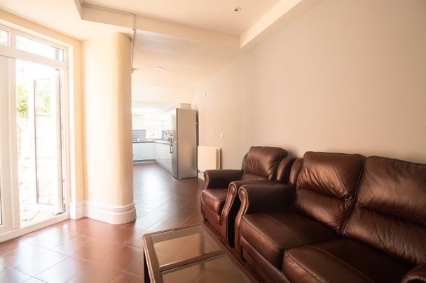 7 Bed Terraced House, Victoria Park Road, LE2 - Photo 1