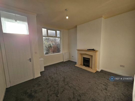 2 bedroom end of terrace house to rent - Photo 1