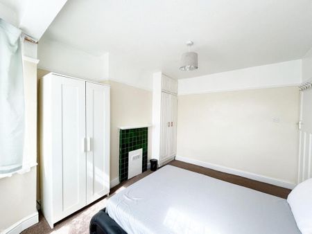 3 bedroom semi-detached house to rent - Photo 4