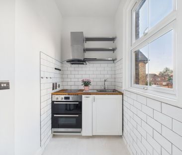 19 Cherry Orchard, Staines-Upon-Thames, Middlesex,TW18 - Photo 5