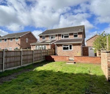 3 bedroom semi-detached house to rent - Photo 4