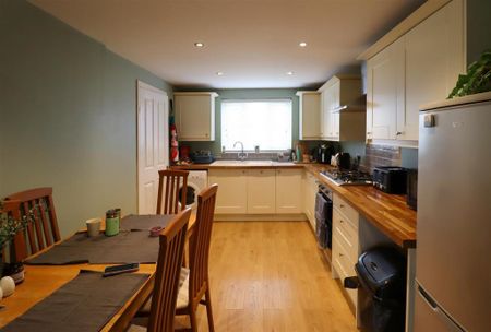 3 bedroom end of terrace house to rent - Photo 4