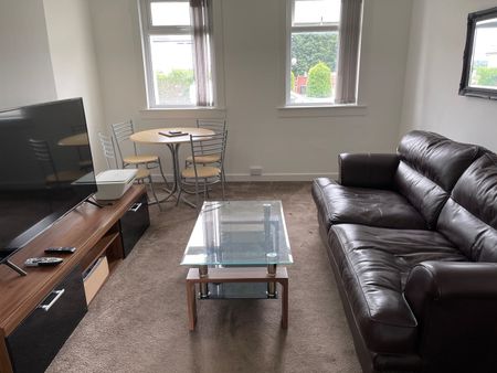 3 Bed Flat, Manor Drive, AB16 - Photo 2