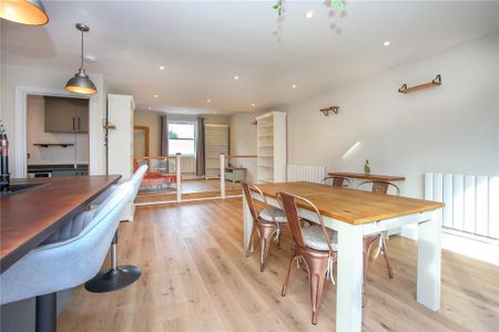 3 bedroom detached house to rent - Photo 3