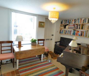 2 bedroom character property to rent - Photo 3