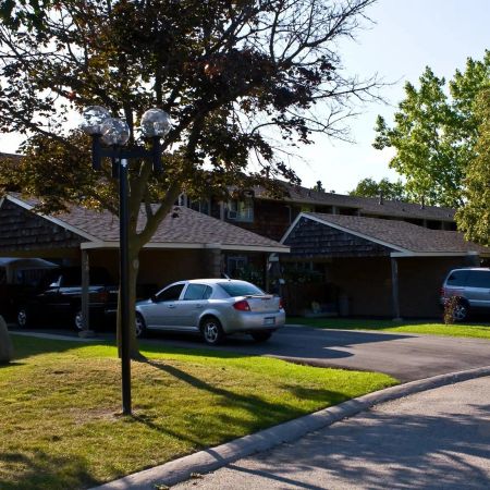 305 Briarhill — 2 Bedroom Carport - Photo 4