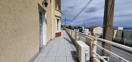 Location Maison 7 pièces 286m² CHAMALIERES 63400 - Photo 3