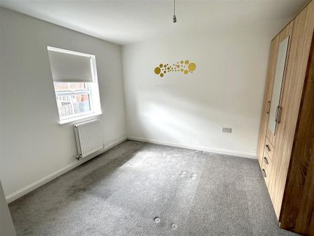 4 bedroom detached house to rent - Photo 3