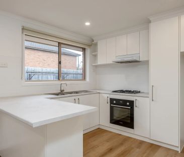 Like New Villa Unit in Prime Location - Photo 4