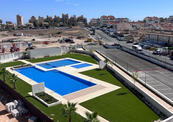 Apartamento a estrenar con vistas al mar en esquina en La Mata.