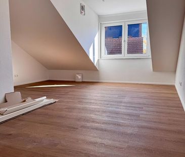 Neubau ! Helle 3,5 - Zimmer Dachgeschoßwohnung, große Terrasse mit ... - Photo 1