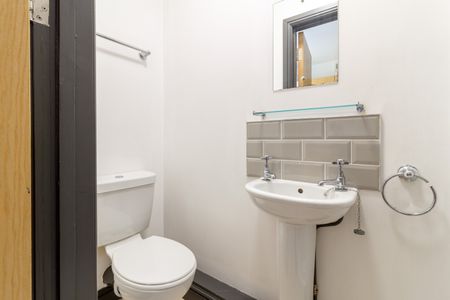 Flat 1 The Rayner Building – 2 Bed - Photo 5