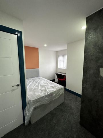6 bedroom terraced house to rent - Photo 2