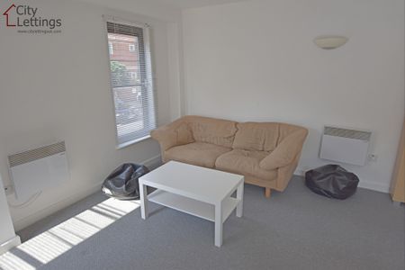 2 Bedroom Ground Floor Flat - Photo 2