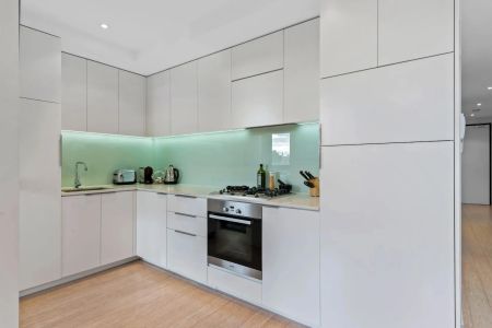 Sleek St Kilda Living with Skyline Views - Photo 5