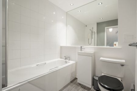 Crosbies Court - Photo 3