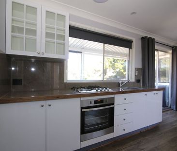 Tastefully Presented Two Bedroom Half-House - Photo 4