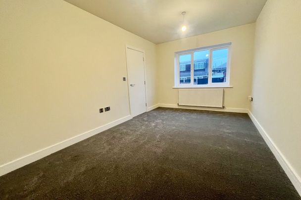 Sackville Street - Photo 1