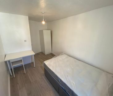 2 Bed Flat, Western Road, BN3 - Photo 4