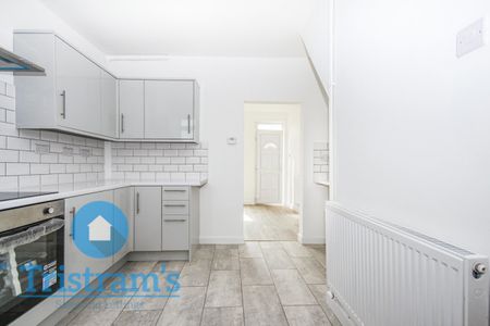 References Pending - 2 bed Mid Terraced House - Photo 5