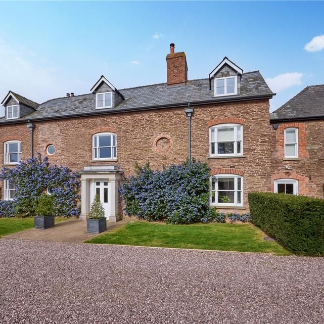 8 bedroom detached house to rent - Photo 1