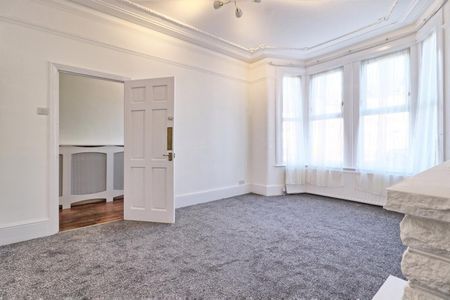 5 Bed Terraced House, Glencoe Avenue, IG2 - Photo 5