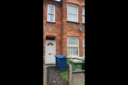 2 Bed Maisonette, Rosslyn Crescent, HA1 - Photo 4