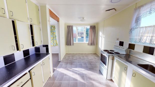 Awapuni - 3 Bedrooms - Photo 1