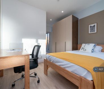 1 bedroom in a house share to rent - Photo 2