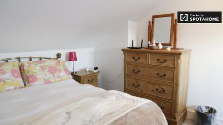 Room for rent in 2-bedroom house in Killiney, Dublin - Photo 5