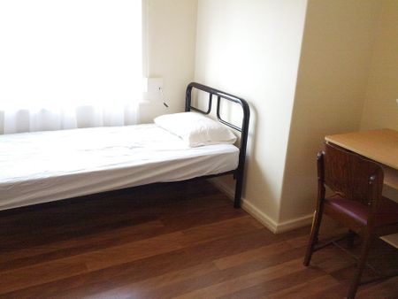 3-bedroom shared house, Malpas Street - Photo 5