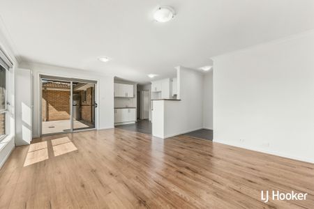 108 Hollows Circuit, Macgregor ACT, Belconnen - Photo 2