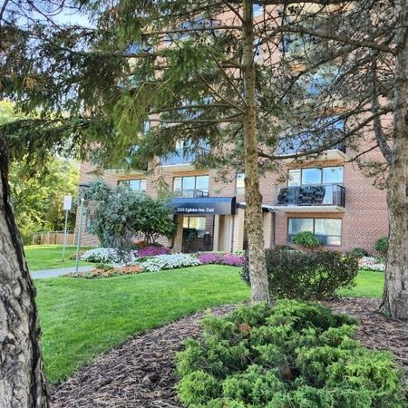 Parkway Manor - Photo 4