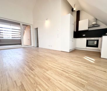 TOP Sanierte Wohnung im Dachgeschoss - Mit Schlossbergaussicht - Foto 1