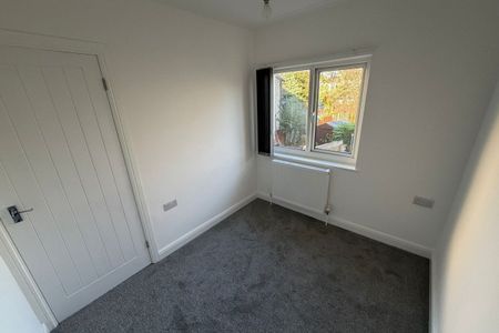 South Avenue - Photo 4