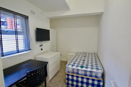 3 bedroom flat to rent - Photo 3