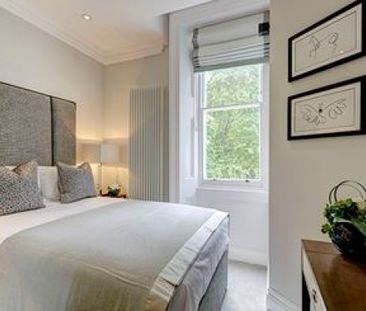 Two Bedroom Flat to rent in London - Photo 2