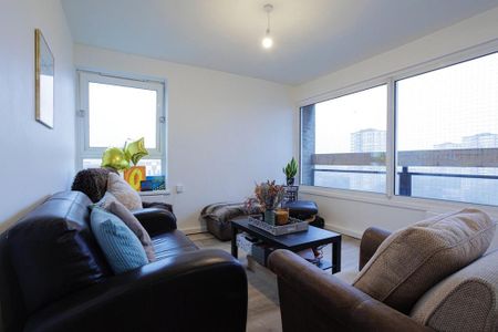2 bedroom flat to rent - Photo 2