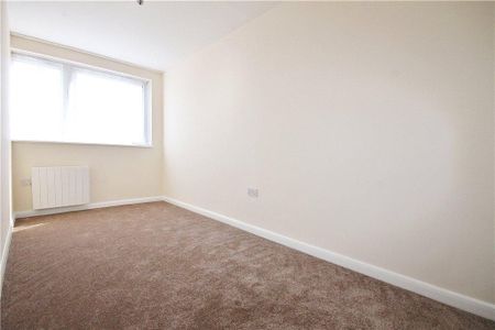 4 bedroom end of terrace house to rent - Photo 3