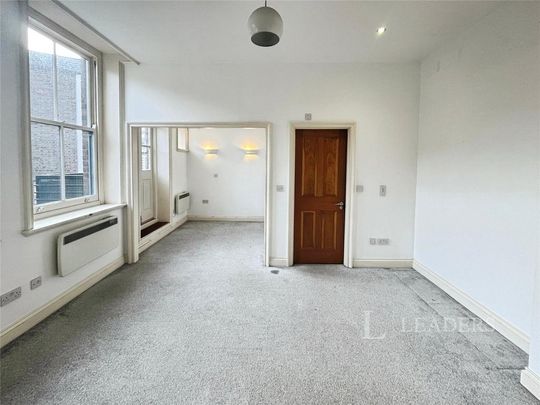 Studio to rent - Photo 1