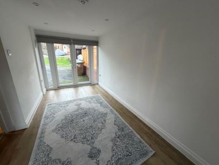 3 bedroom property to rent - Photo 2