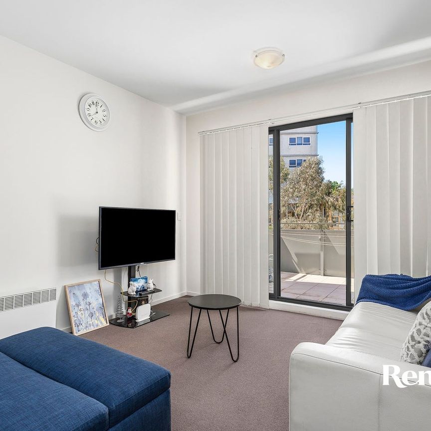 Convenient Cosmopolitan Living - Photo 1