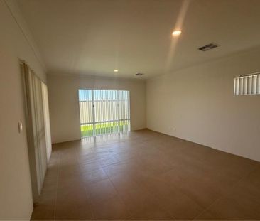 23 Drysdale Gardens, Wandi - Photo 1