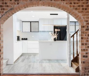 Lakeside Family Living with Stunning Water Views - Photo 6