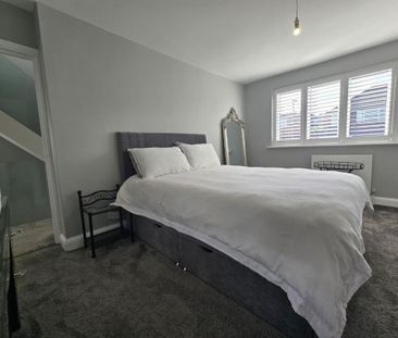 4 bedroom semi-detached house to rent - Photo 5