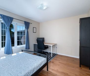 For Lease - 1128 Dundas Street Unit# 18, Mississauga, Ontario - Photo 2