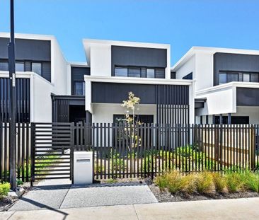 Stunning & Spacious Modern Home! - Photo 1